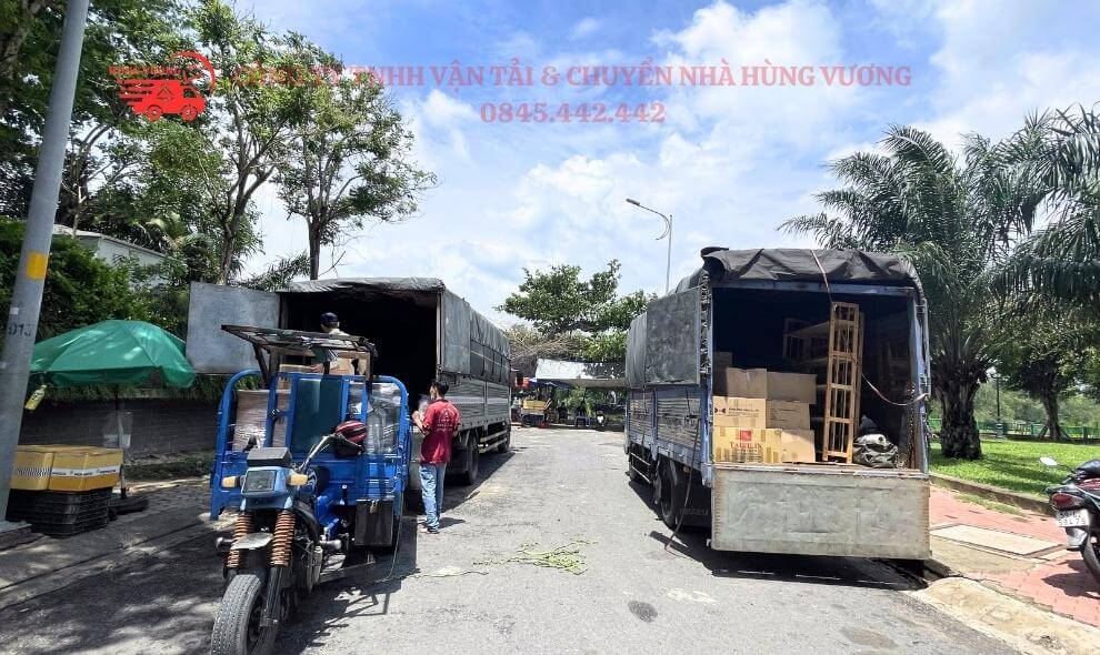 Xe tải nhỏ chở hàng quận Tân Bình