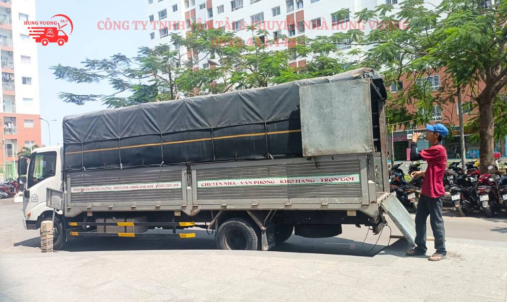 Cho thuê xe tải chở hàng thùng dài 6M tại Hóc Môn TPHCM