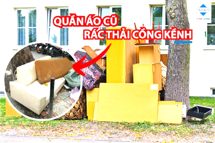 Khiêng đồ cũ ra xe khi dọn nhà Đà Nẵng