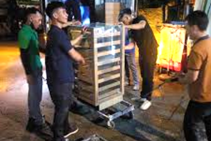 Tháo dỡ bàn ghế văn phòng cũ tại Đà Nẵng
