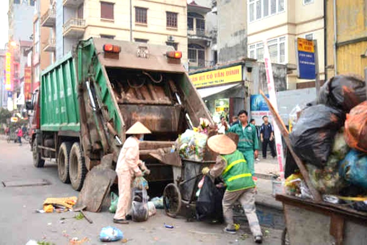 Thu gom xà bần sau sửa nhà Đà Nẵng