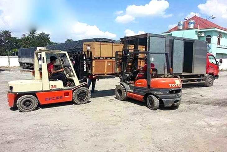 Thuê xe tải 8 tấn đi Đà Nẵng chờ xếp đồ lên xe