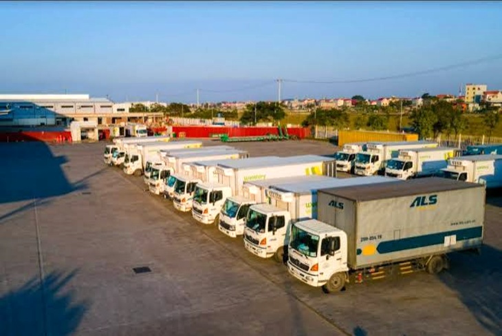 Đồ hai phòng trọ đóng thùng chờ lên xe chuyển nhà TPHCM đi Bạc Liêu