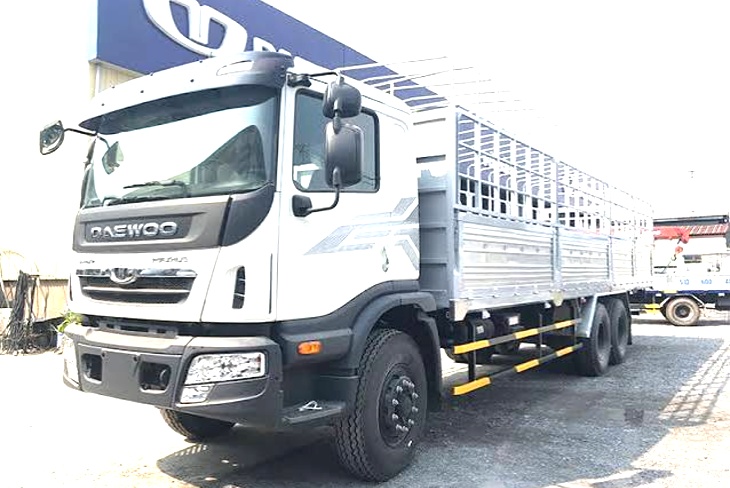Xếp đồ lên xe chuyển nhà TPHCM đi Quảng Bình