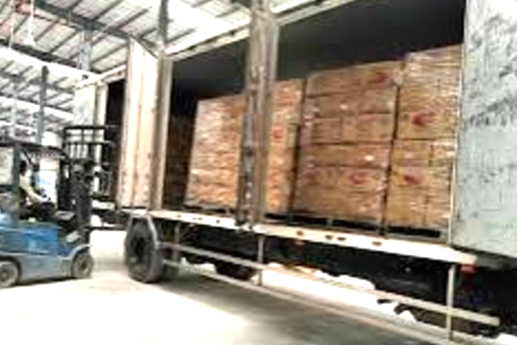 Xe tải 6m có bàn nâng hạ tại Hóc Môn chuyển đồ nặng