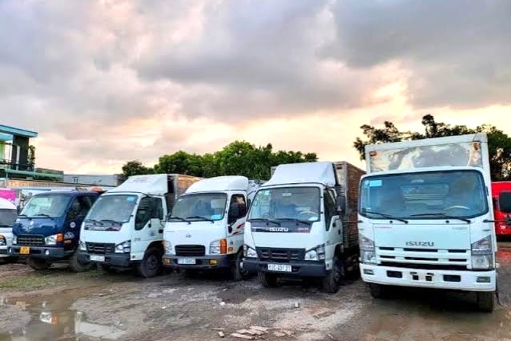Xe tải 6m có bàn nâng hạ tại Quận 2 chuyển đồ nội thất nhập
