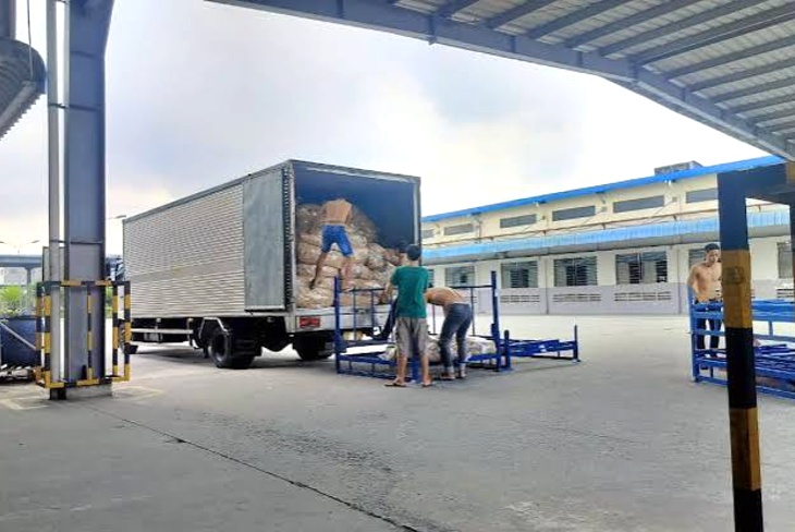 Xe tải 6m có bàn nâng hạ tại Phú Nhuận