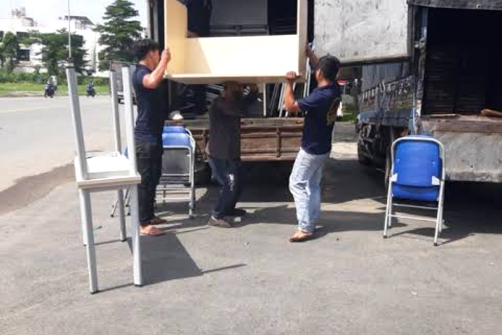 Xe van giao hàng trong nội đô